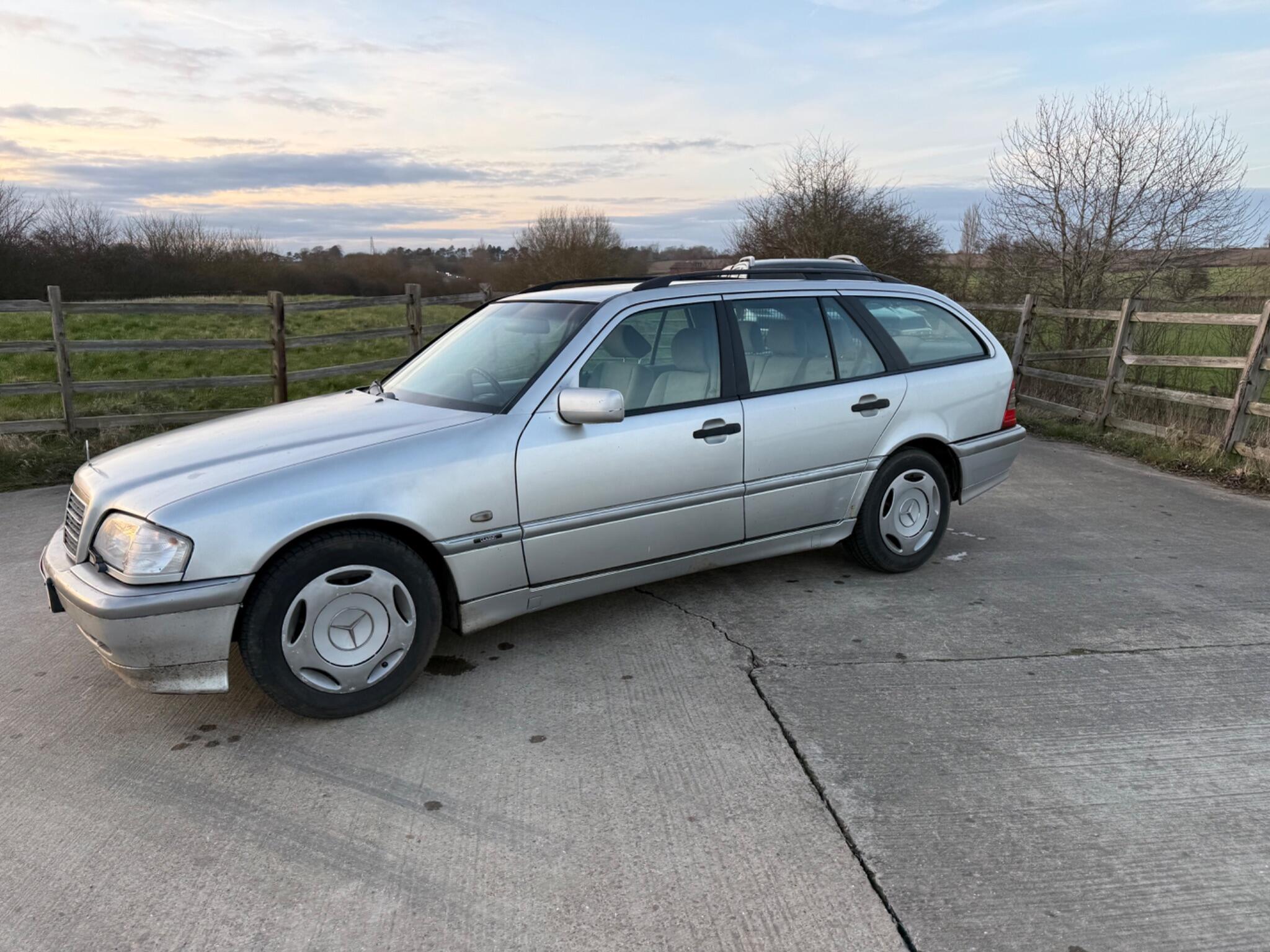 Mercedes-Benz C Class 2.4 C240 Classic 5dr — photo 36 of 66